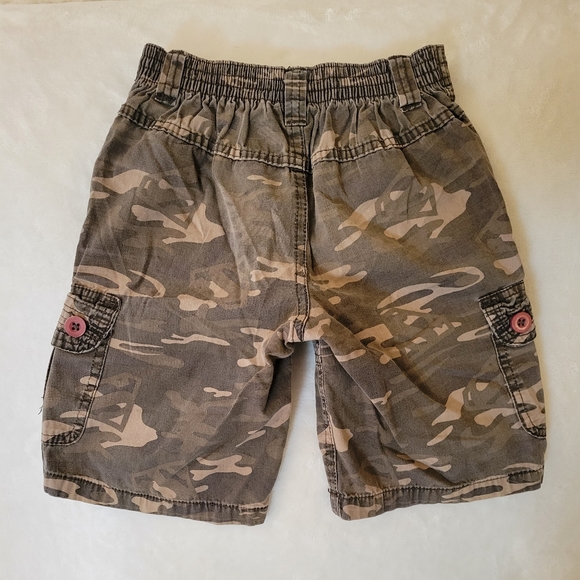 Superman boys camo shorts, size 7 - Picture 2 of 4